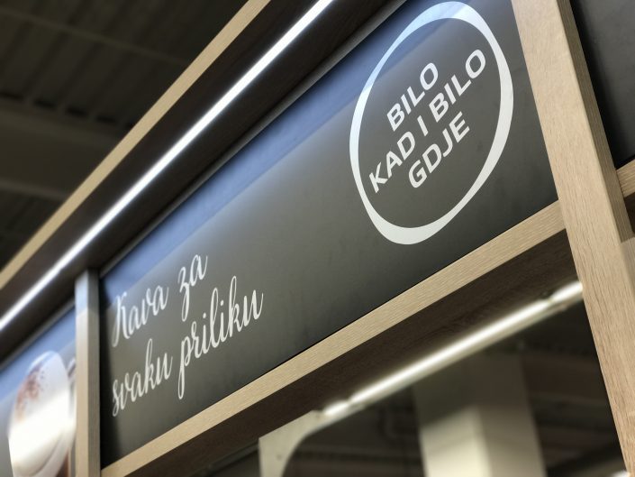 UREĐENJE TRGOVINA -STALCI I STALAŽE ZA PROIZVODE wooden in store elements