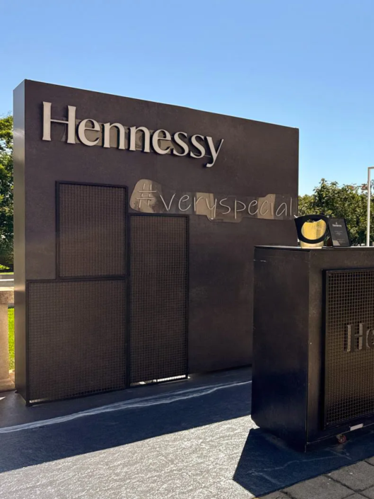 Najam sajamskih i promo štandova – Hennessy